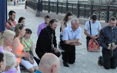 Donetsk believers praying for the Ukraine. Photo: Igor A Kozlovsky