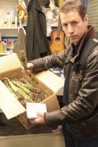 Dominik with a box of khat Dominik with a box of khat