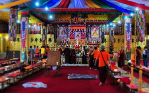 'Last rites': preparations for Rinpoche's funeral. Photo: Ron Bautista (CC)