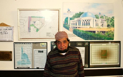 Jamme Masjid trustee Bashir Choudri with plans for the new mosque. Photo: Wilf Merttens Jamme Masjid trustee Bashir Choudri with plans for the new mosque. Photo: Wilf Merttens